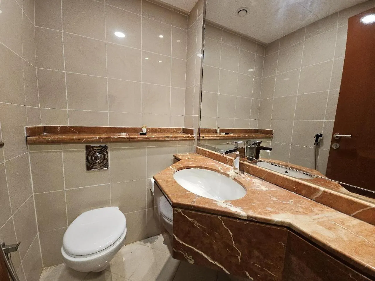 Royal Concorde Hotel & Suite Dubai 4*,