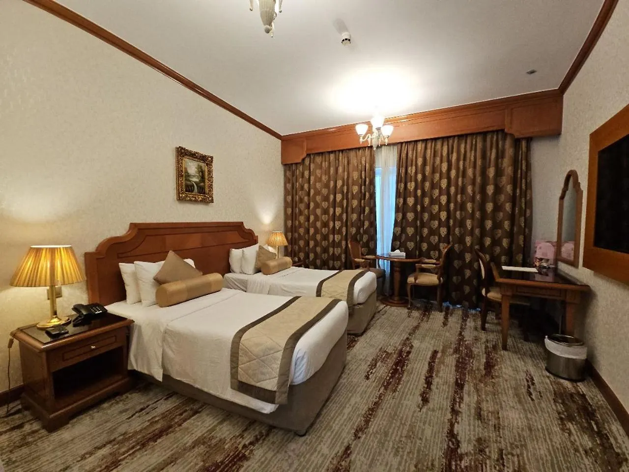 Royal Concorde Hotel & Suite Dubai 4*,