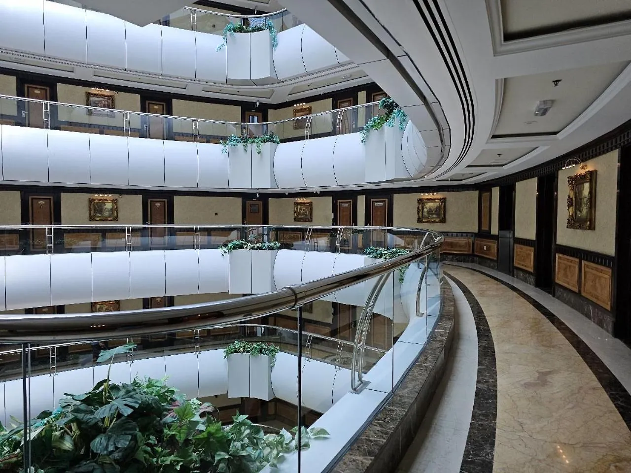 Royal Concorde Hotel & Suite Дубай 4*,