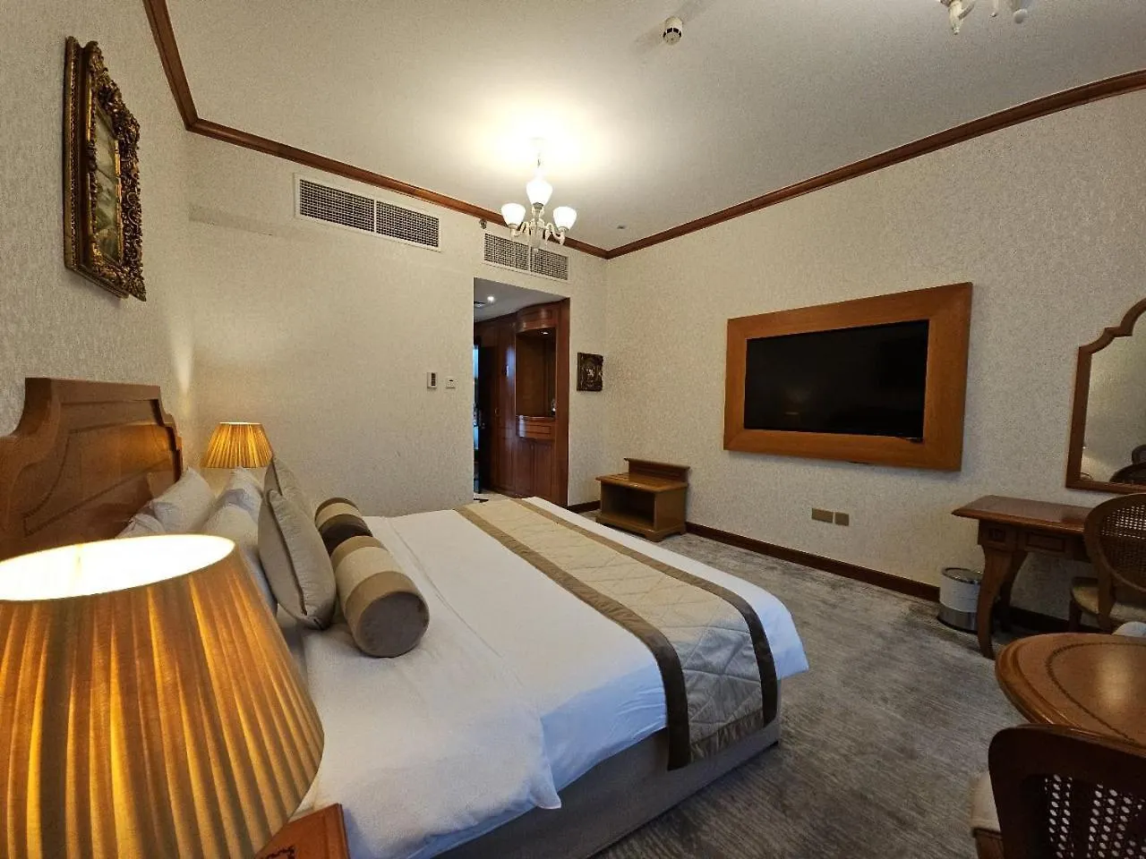 Royal Concorde Hotel & Suite Дубай 4*,  ОАЭ